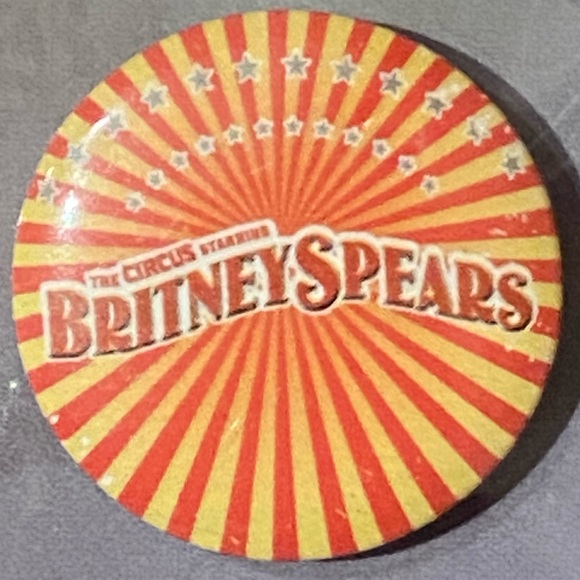 Britney Spears pin set - Picture 4 of 4